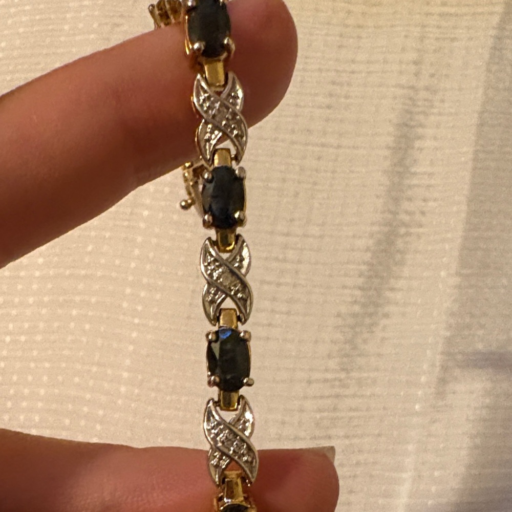 Elegant Gold and Black Women's Bracelet - Picture 3 of 3